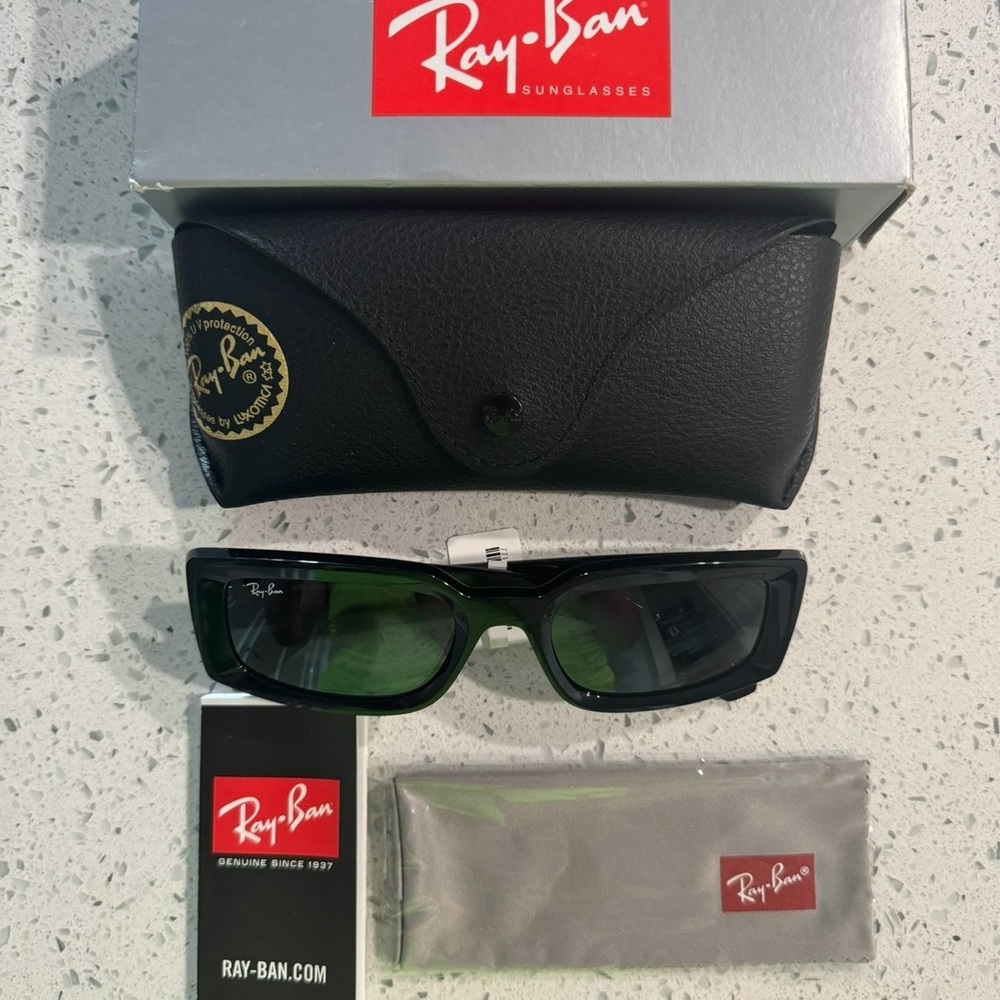 Ray-Ban Classic Black Sunglasses with Case